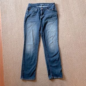 Levi signature curvy straight mid rise